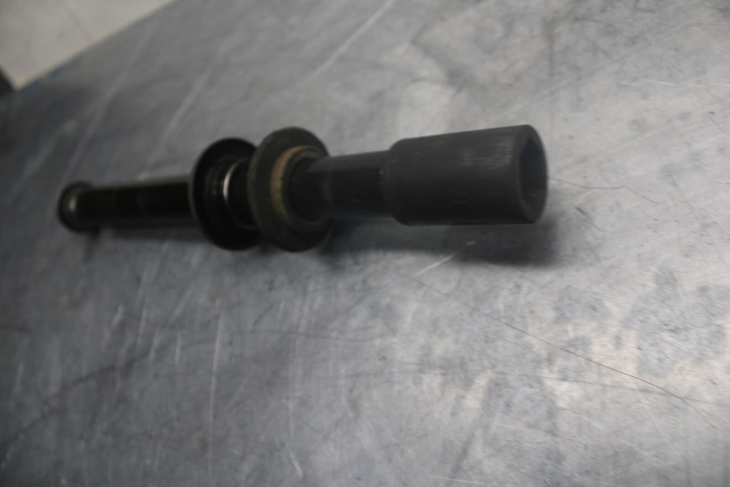 05 YAMAHA YZF R6S FRONT WHEEL RIM AXLE PIVOT BOLT BB462