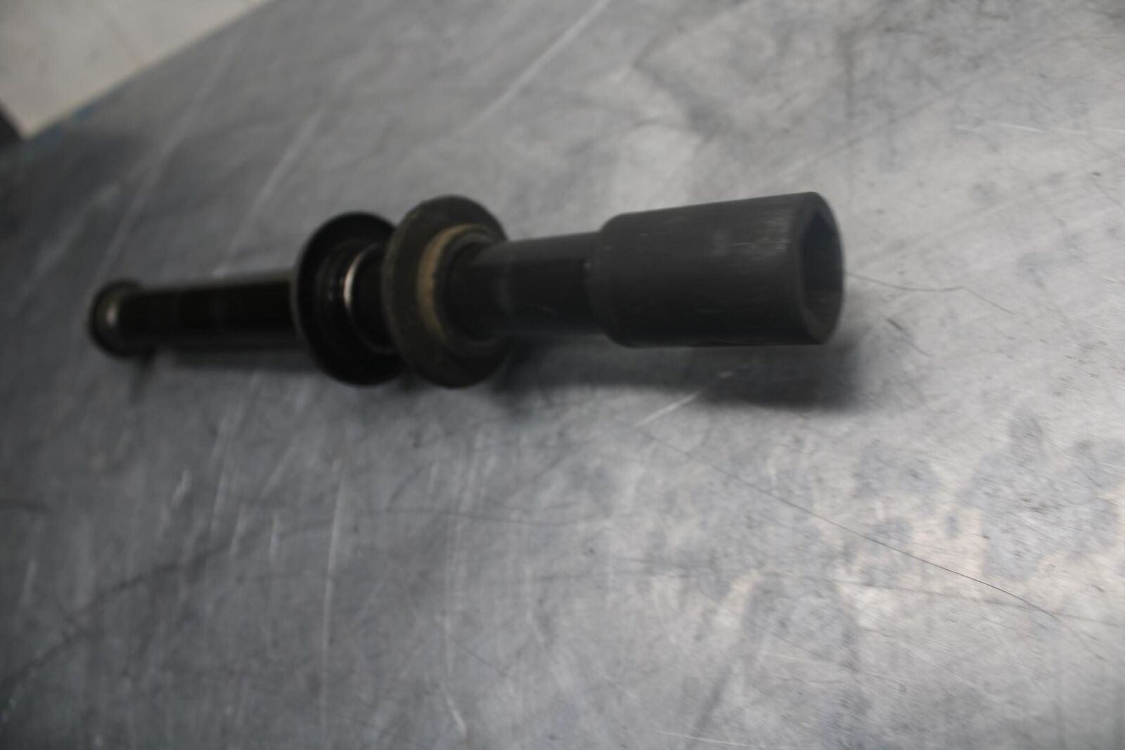 05 YAMAHA YZF R6S FRONT WHEEL RIM AXLE PIVOT BOLT BB462