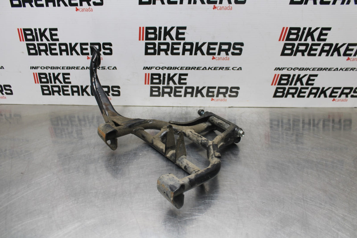 15 SUZUKI GW250F CENTER MAIN STAND BB789