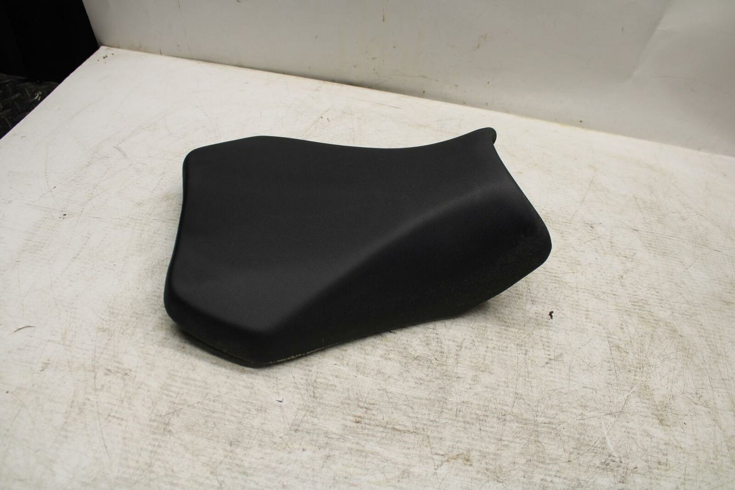 11-19 SUZUKI GSXR600 FRONT DRIVERS SEAT PAD SADDLE PILLION BB371