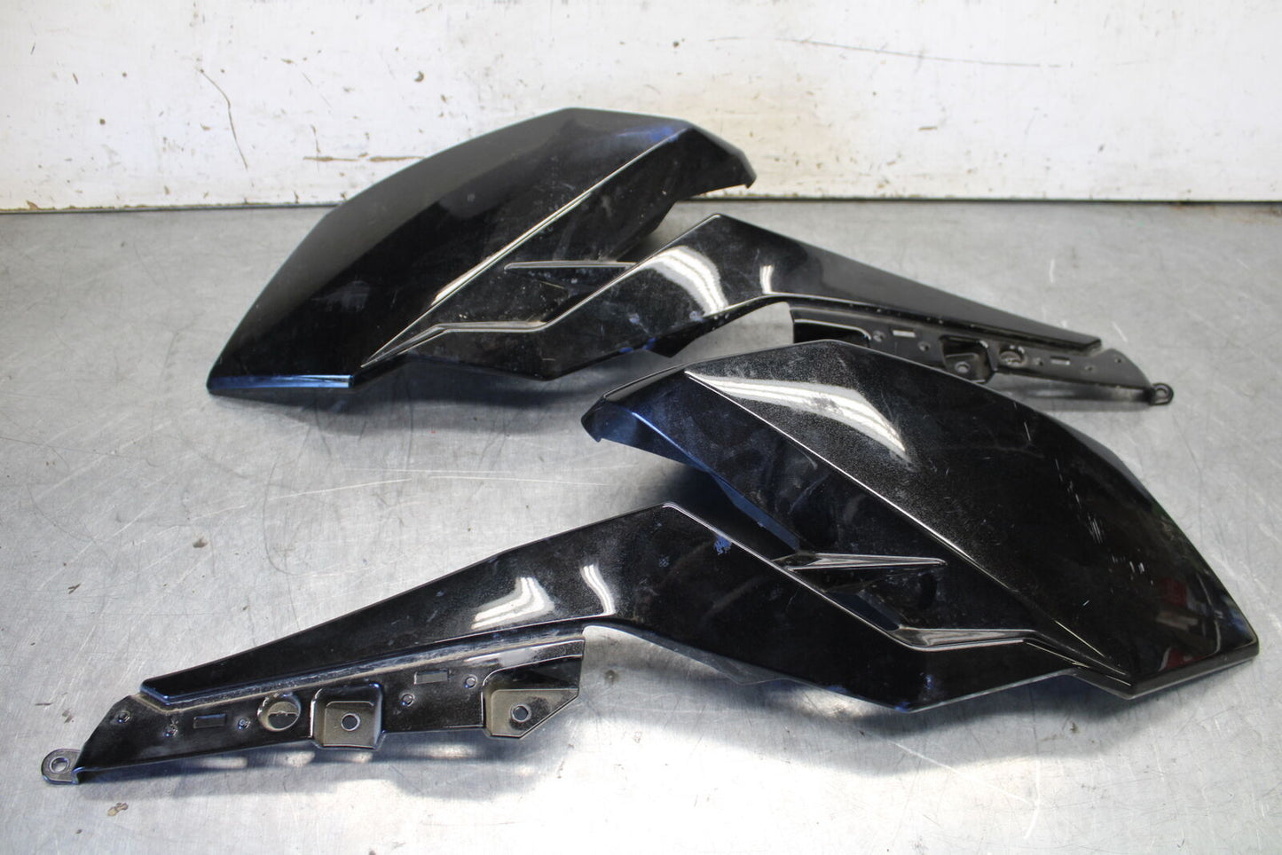 19-22 KAWASAKI Z400 LEFT RIGHT FRONT UPPER MID SIDE FAIRING COWL PLASTIC BB708