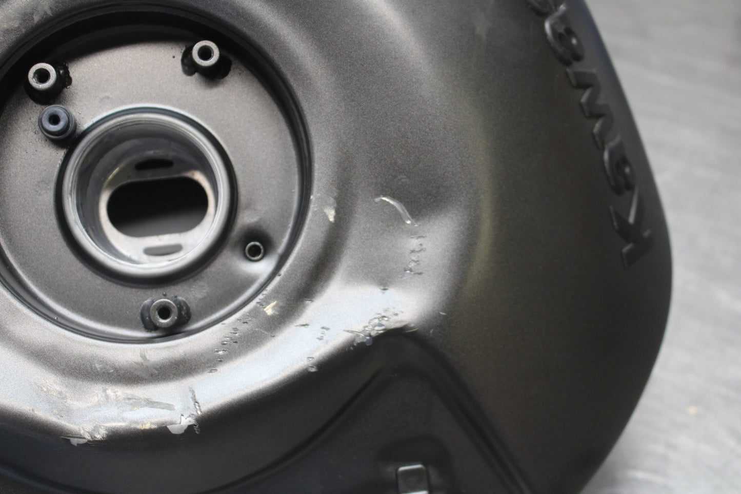 23-24 KAWASAKI NINJA ZX14R GAS TANK FUEL CELL PETROL RESERVOIR BB169