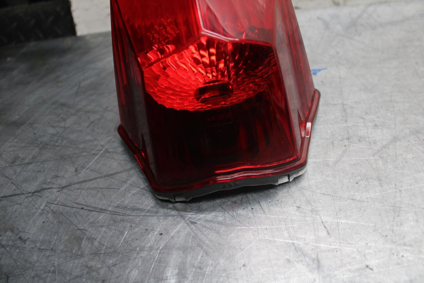 2010 Yamaha FZ6R REAR TAIL TAILLIGHT BACK BRAKE LIGHT BB07