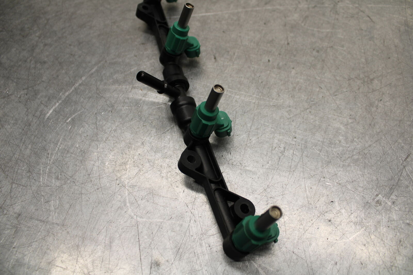 16 KAWASAKI NINJA ZX10R FUEL INJECTOR RAIL AIR BOX BB650