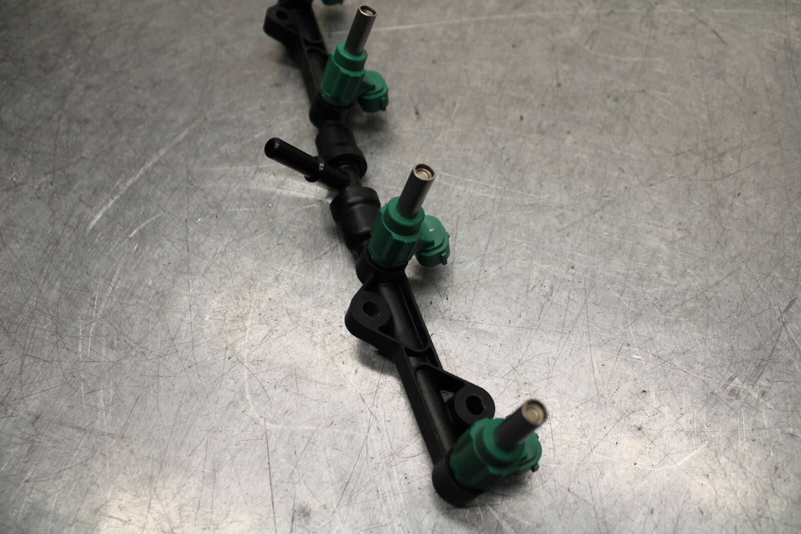 16 KAWASAKI NINJA ZX10R FUEL INJECTOR RAIL AIR BOX BB650