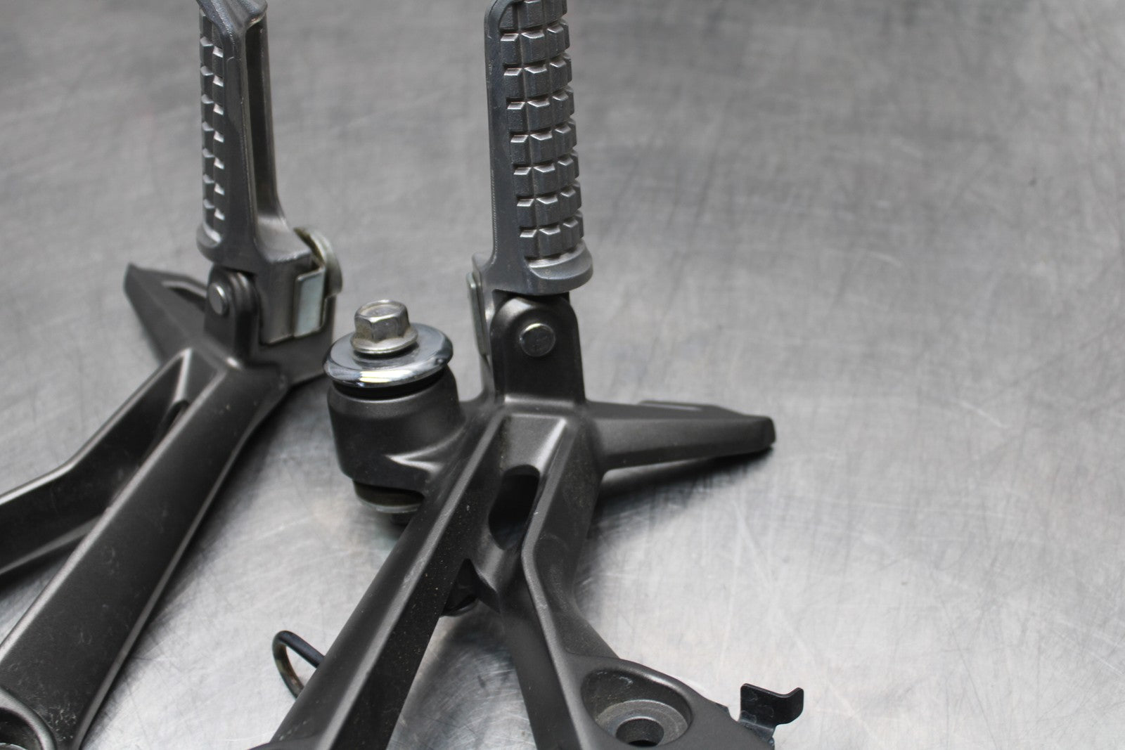 13-17 KAWASAKI NINJA 300 EX300 ABS REAR BACK PASSENGER PEG SET PAIR BB187