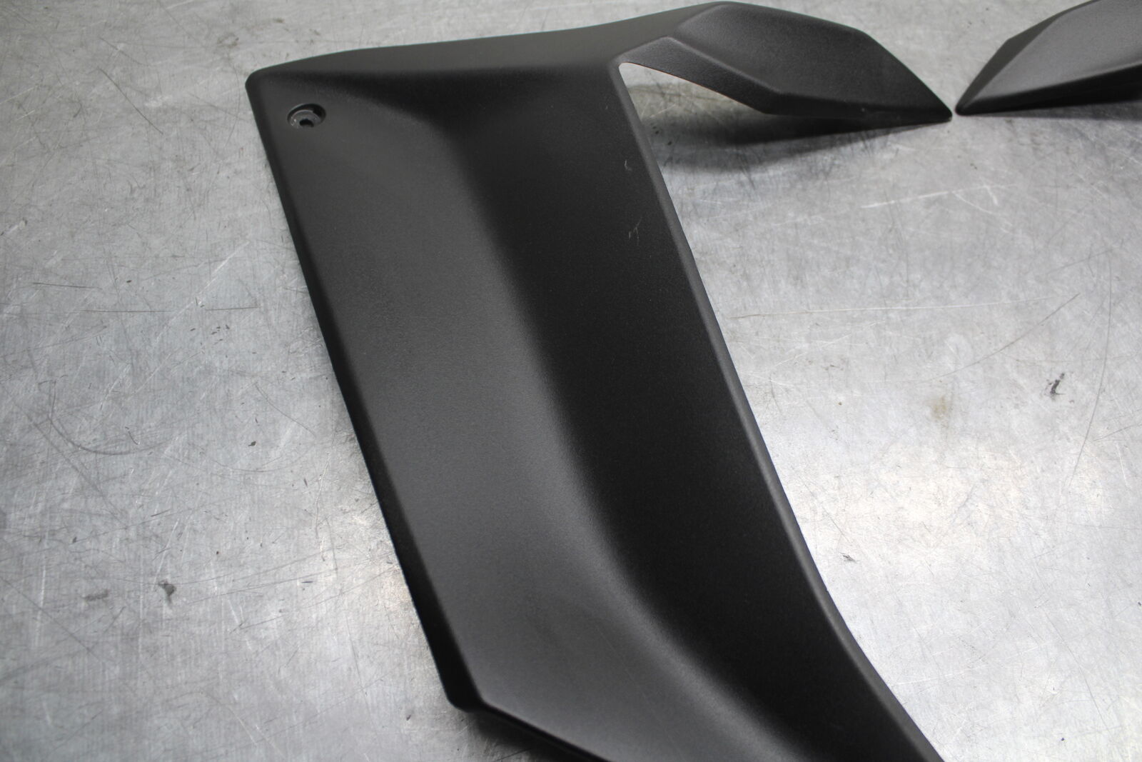 18-24 KAWASAKI NINJA 650 LEFT & RIGHT MID UPPER SIDE FAIRING COWL PLASTIC BB725