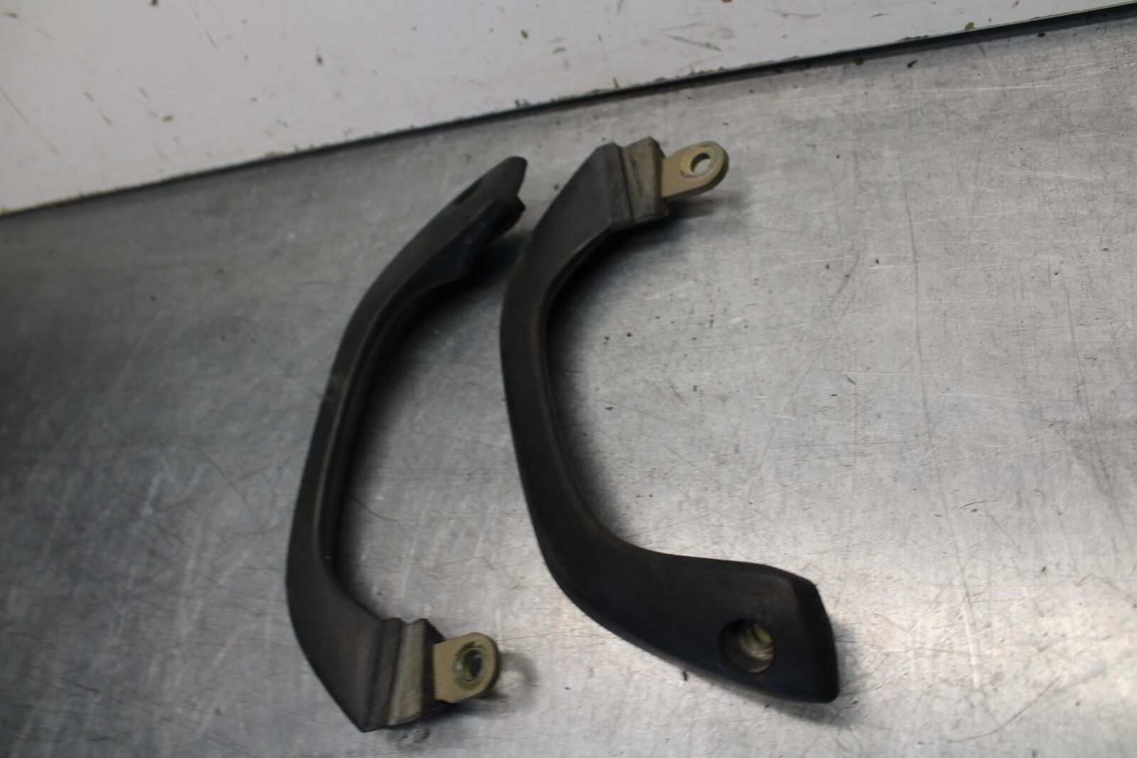 1995 Suzuki RF600R PASSENGER REAR SEAT GRAB BAR HANDLE SET BB615