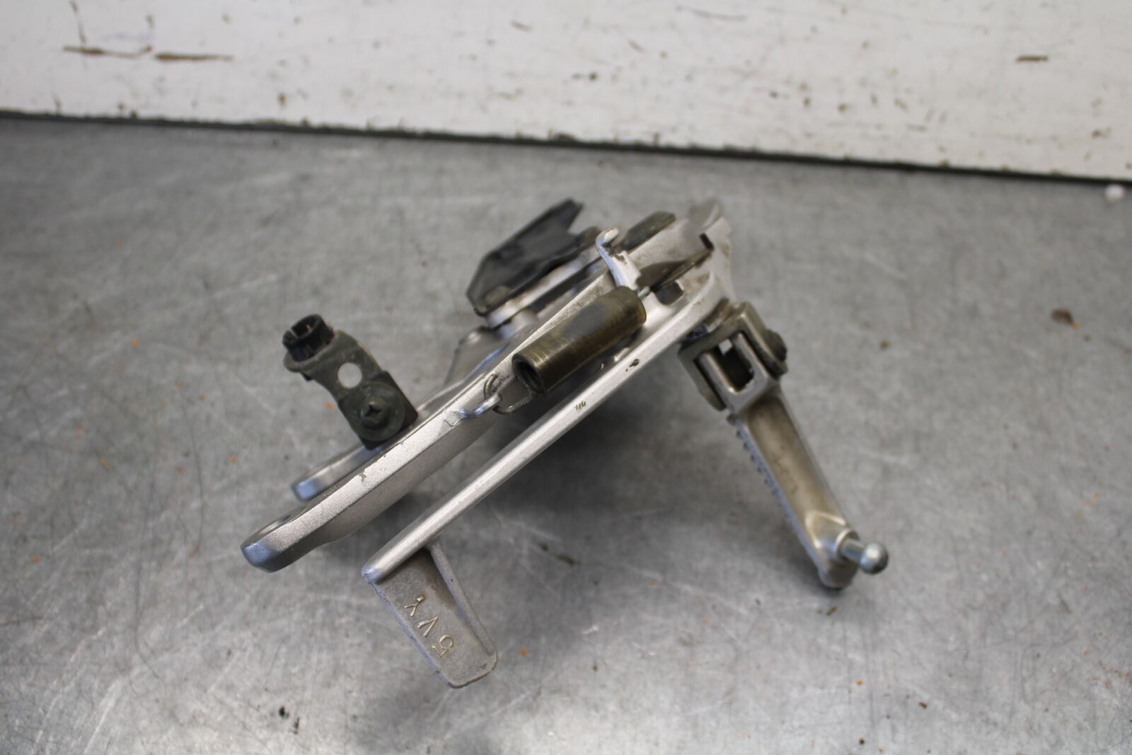 04-06 YAMAHA YZF R1 RIGHT REARSET REAR SET DRIVER FOOT PEG REST STOP BB432