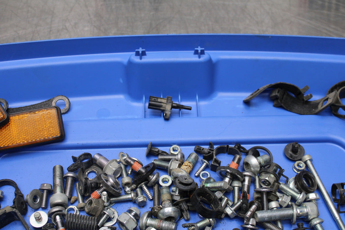 09-15 YAMAHA FZ6R ENGINE MOUNTING BOLTS HARDWARE MOTOR SCREWS BB161