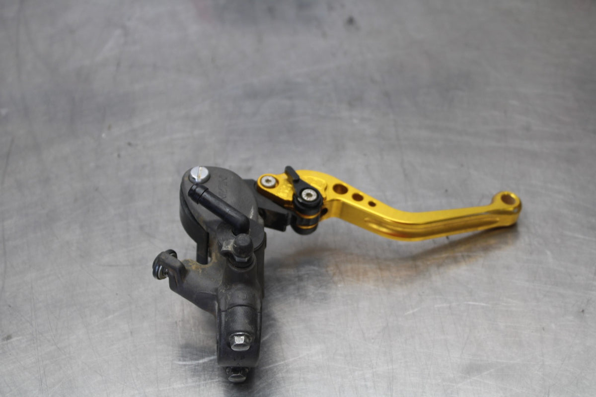17 YAMAHA YZF R6 FRONT BRAKE MASTER CYLINDER w/ LEVER BB922
