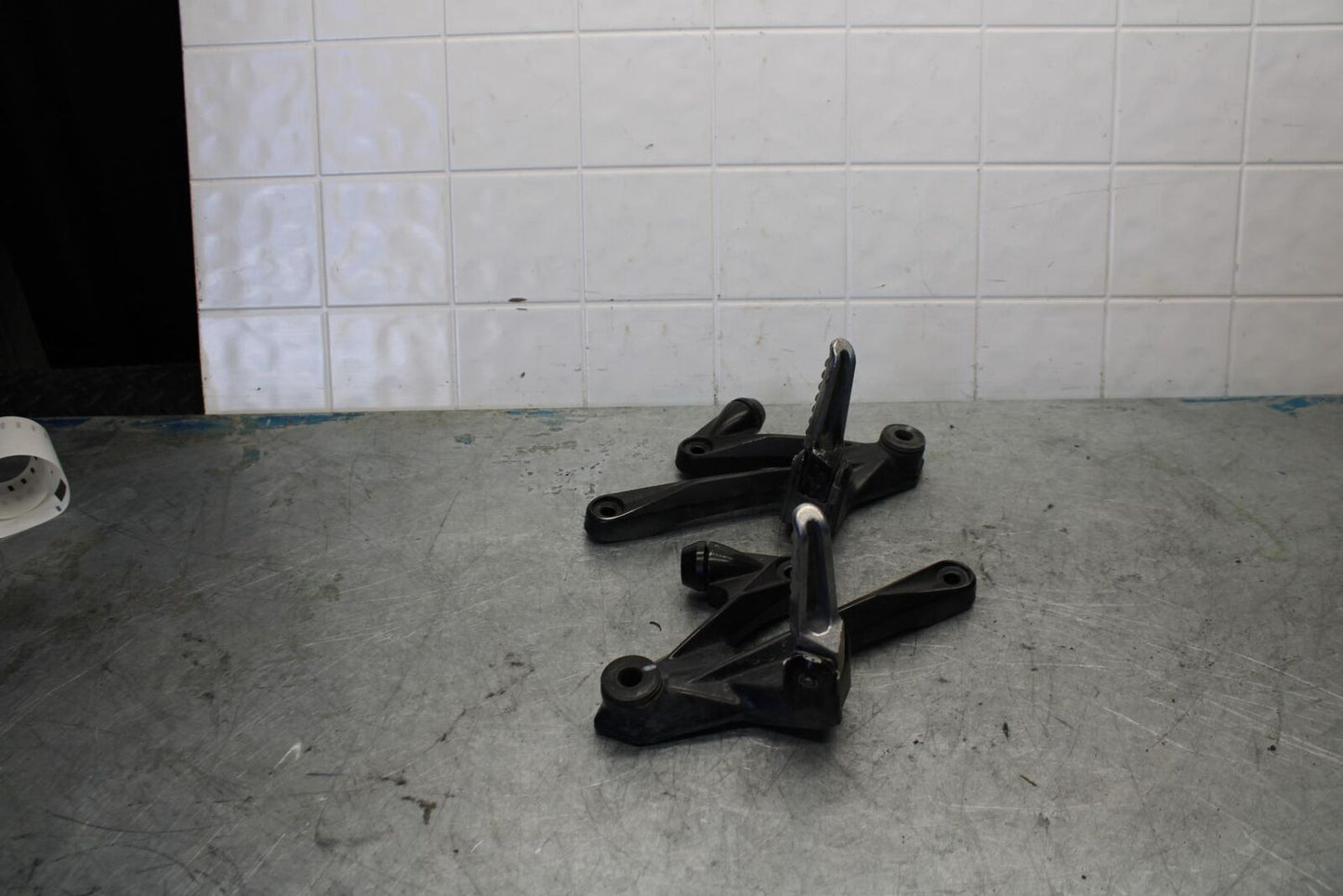 06-07 KAWASAKI NINJA ZX14R REAR BACK PASSENGER PEG SET PAIR bb433