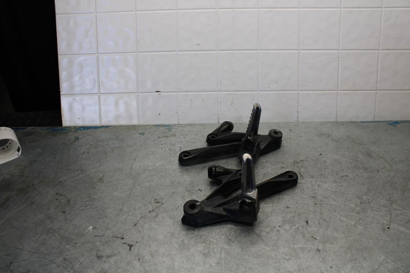 06-07 KAWASAKI NINJA ZX14R REAR BACK PASSENGER PEG SET PAIR bb433