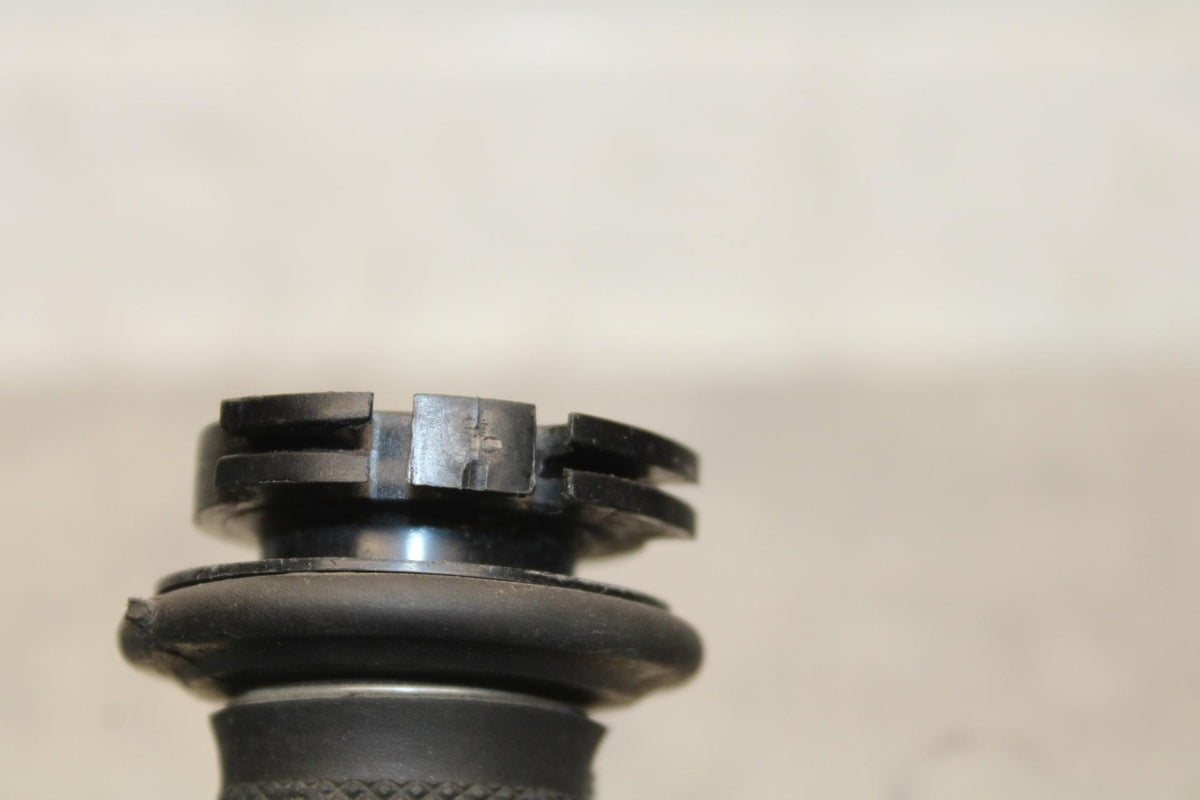 05 YAMAHA YZF R6S RIGHT THROTTLE GRIP BB600