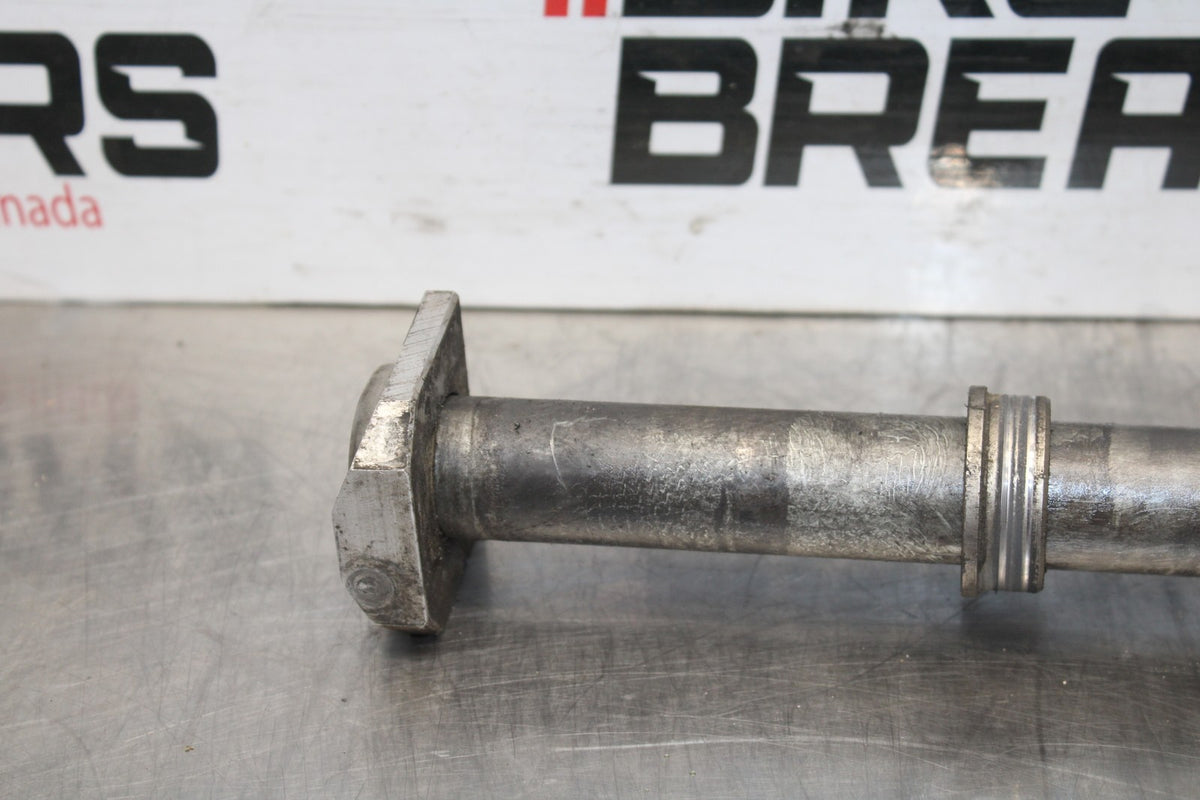 00 SUZUKI GSXR750 REAR AXLE BACK WHEEL RIM PIVOT BOLT AXEL BB820