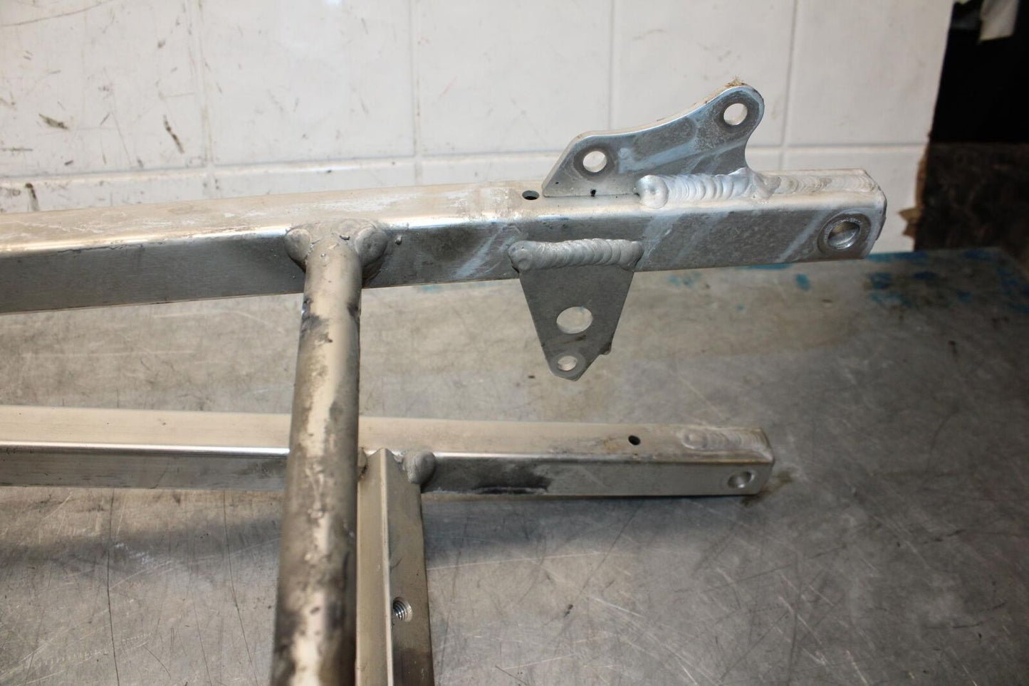 2000 Honda CBR600F4 REAR BACK TAIL SUBFRAME SUB FRAME BB552