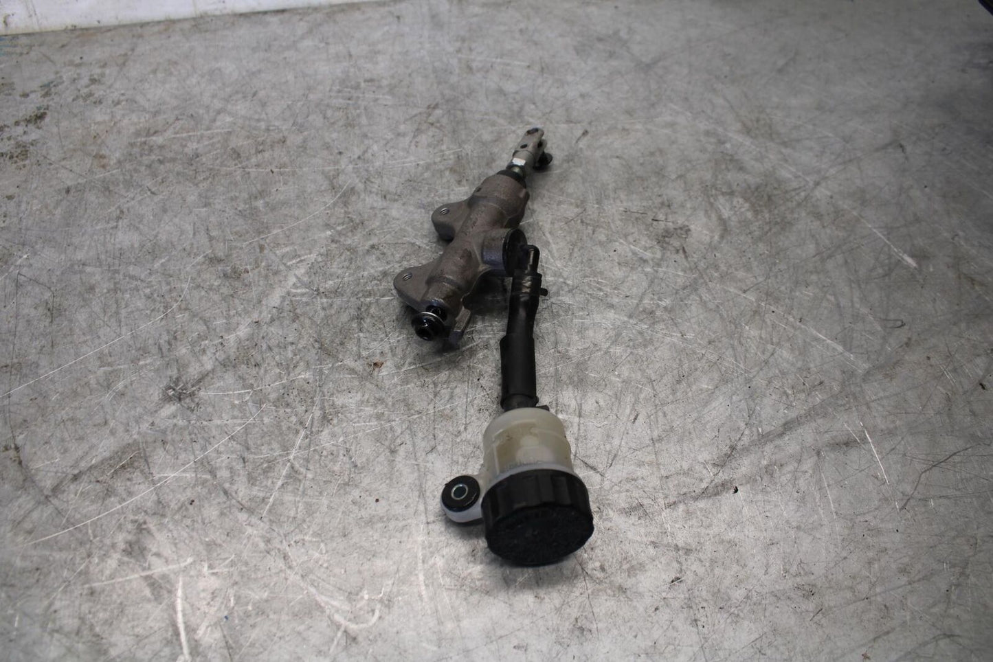 08-16 YAMAHA YZF R6 REAR BACK BRAKE MASTER CYLINDER W RESERVOIR BB431