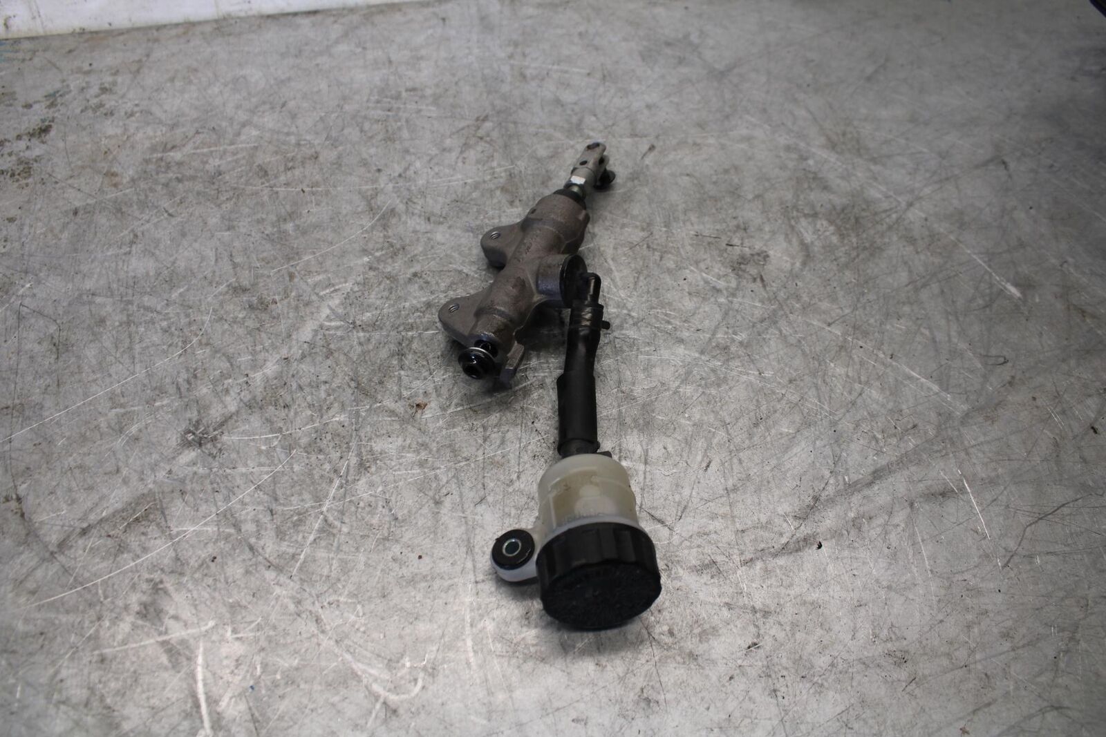 08-16 YAMAHA YZF R6 REAR BACK BRAKE MASTER CYLINDER W RESERVOIR BB431