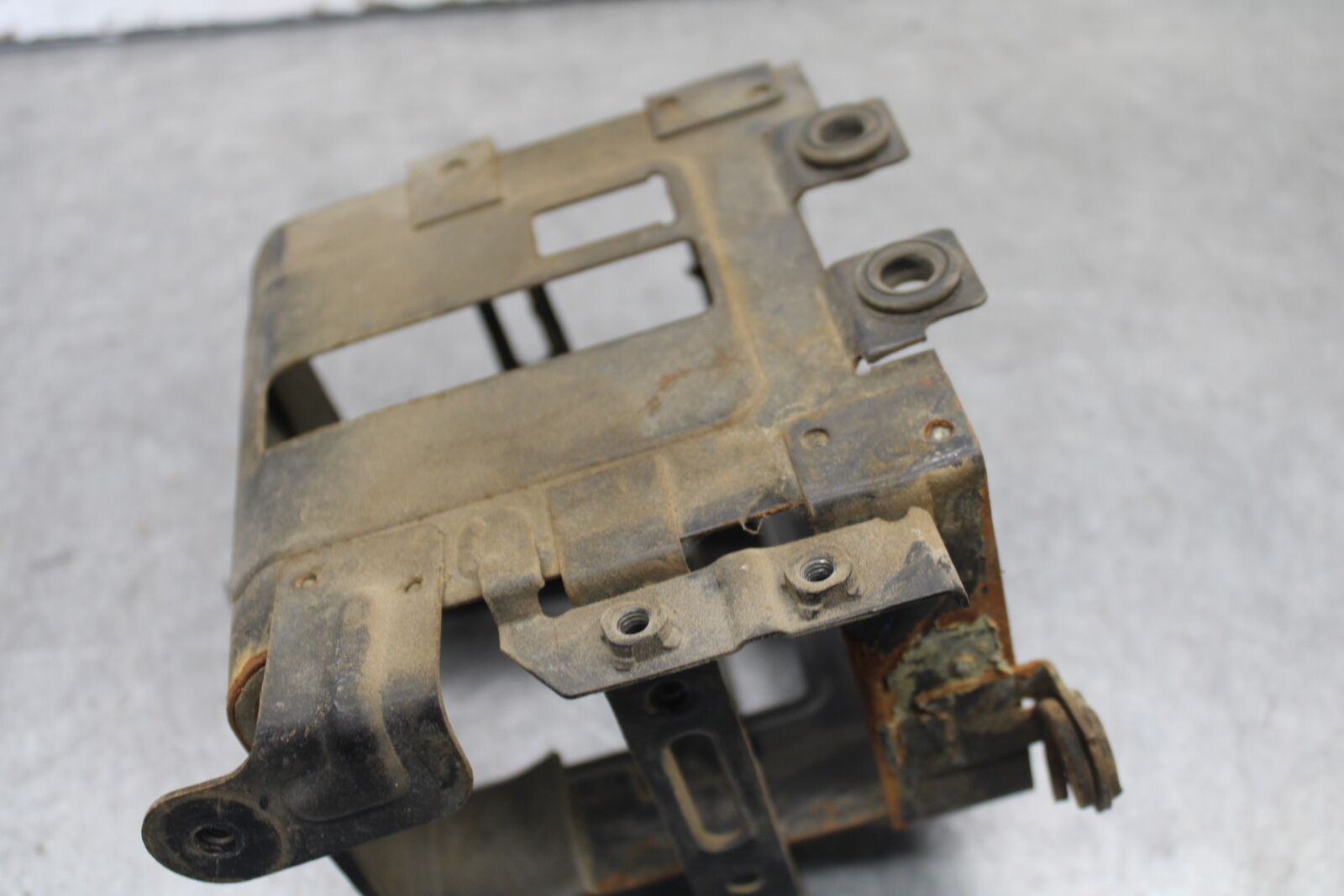85-86 SUZUKI MADURA 1200 BATTERY TRAY BOX HOLDER  BB691