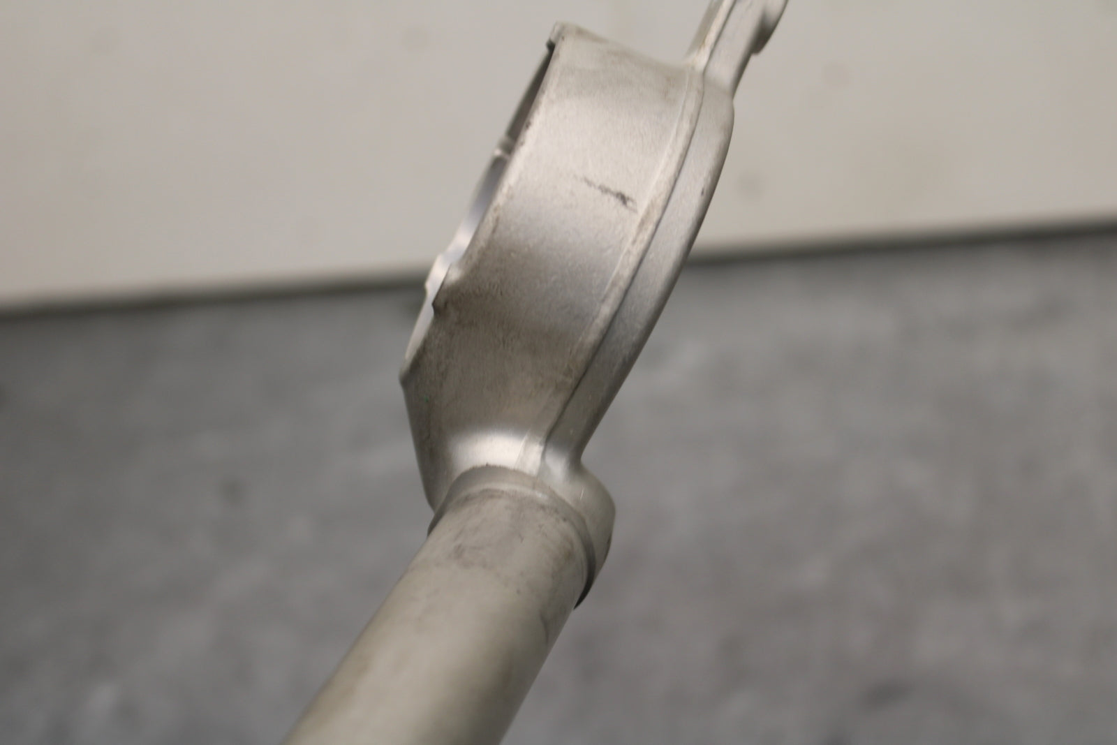 09-14 YAMAHA YZF R1 RIGHT CLIP ON HANDLEBAR BB119