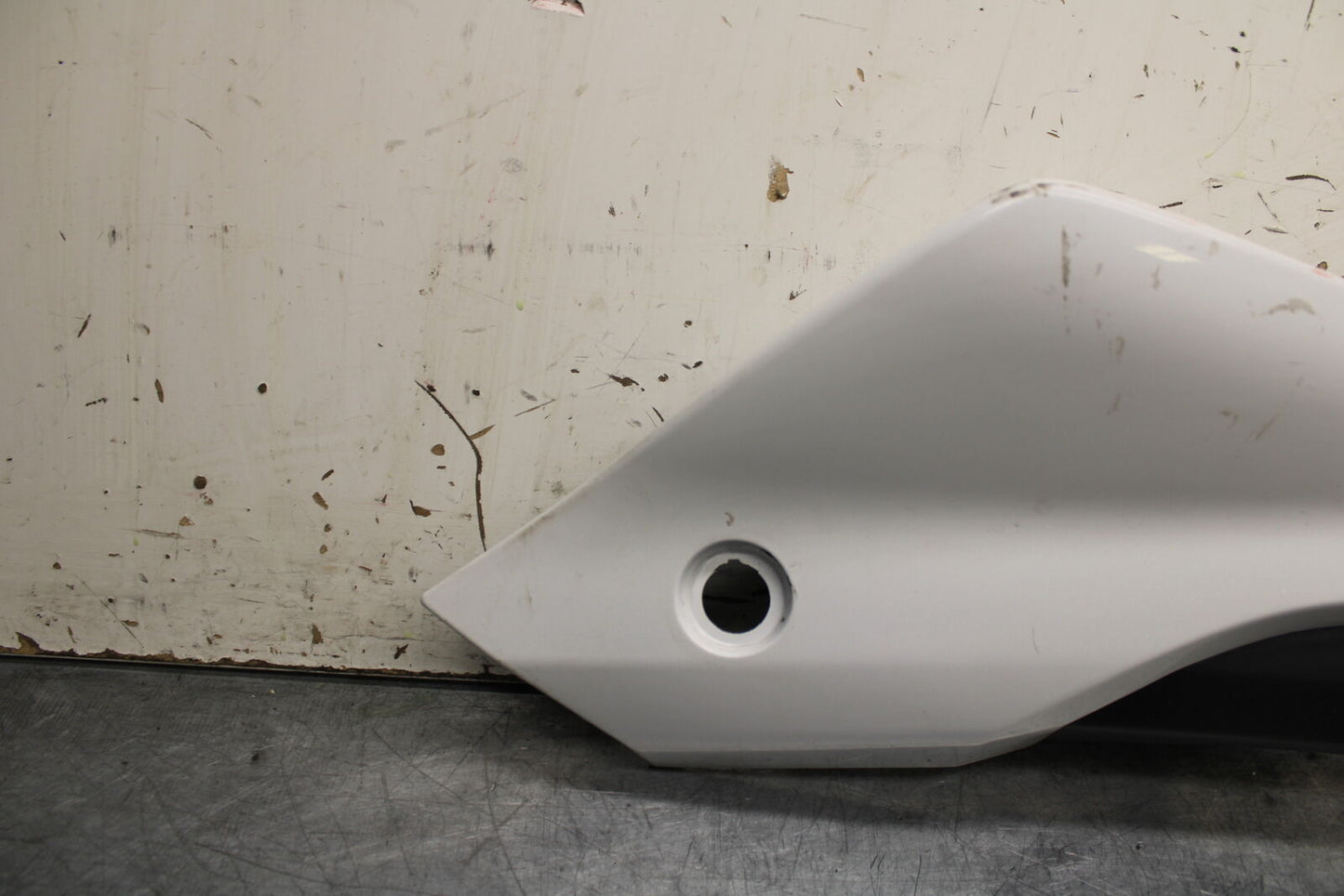 15-16 HONDA CB300F LEFT REAR BACK TAIL FAIRING COWL SHROUD BB740