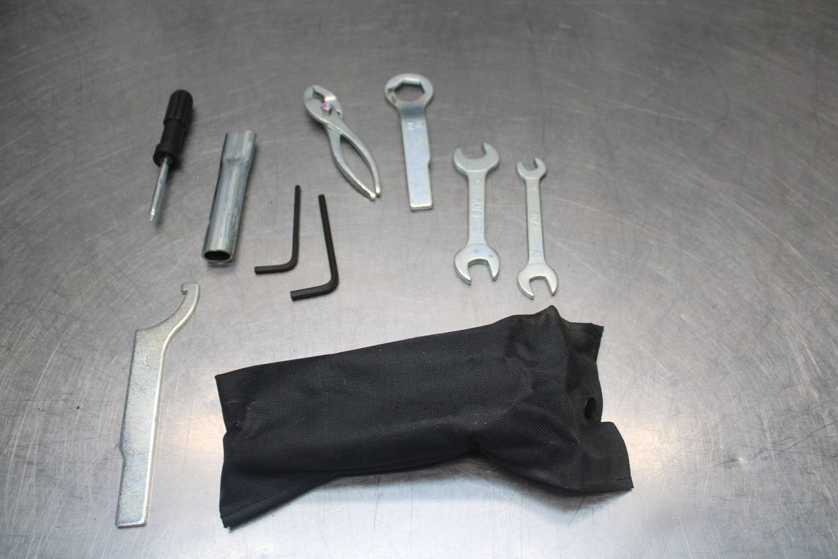 18-26 KAWASAKI Z400 STOCK TOOLS OEM TOOL BAG KIT SET BB852