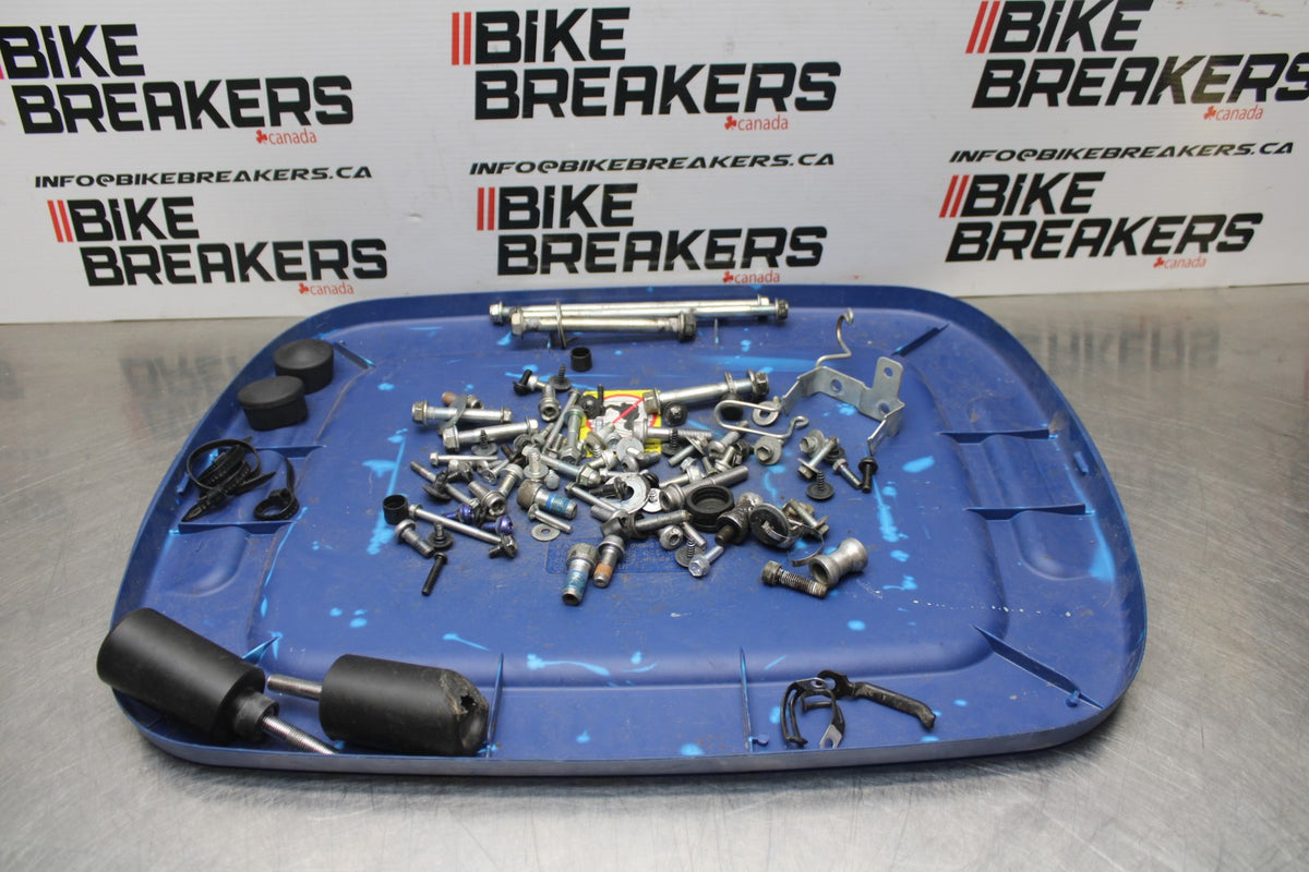 07 SUZUKI GSXR1000 ENGINE MOUNTING BOLTS HARDWARE MOTOR SCREWS BB770