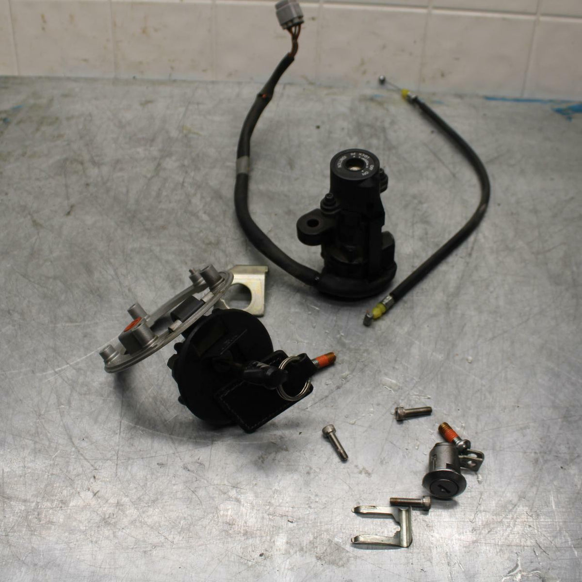 11-17 SUZUKI GSXR600 IGNITION LOCK KEY SET W/ GAS CAP AND SEAT LOCK BB417