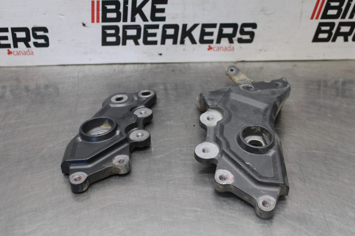 22-25 YAMAHA YZF R7 LEFT RIGHT REARSET REAR SET DRIVER PEG BRACKETS MOUNTS BB940