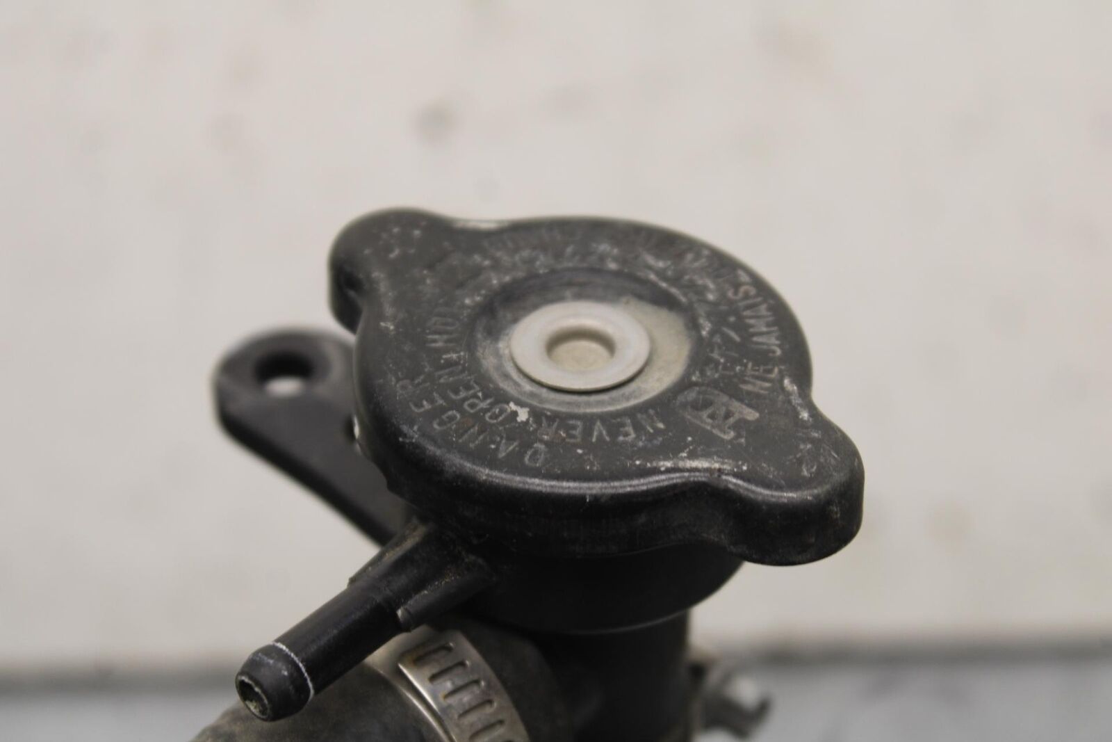 15-16 KAWASAKI EX300 THERMOSTAT ENGINE COOLANT WITH HOUSING BB635