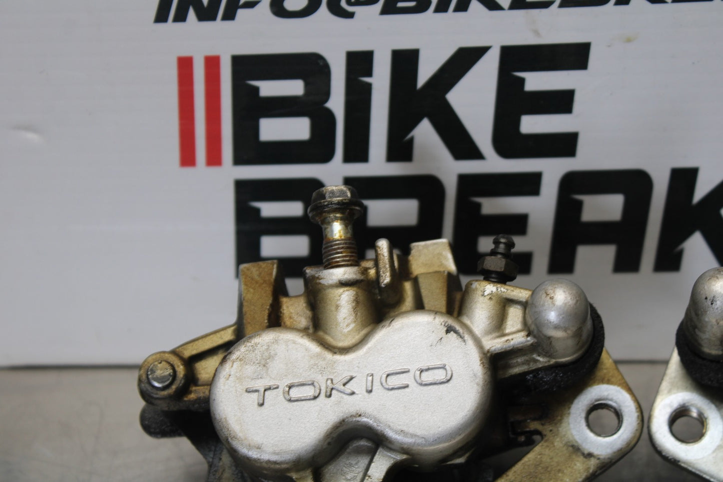 03-08 KAWASAKI VULCAN 1600 RIGHT LEFT FRONT BRAKE CALIPER SET PAIR BB196