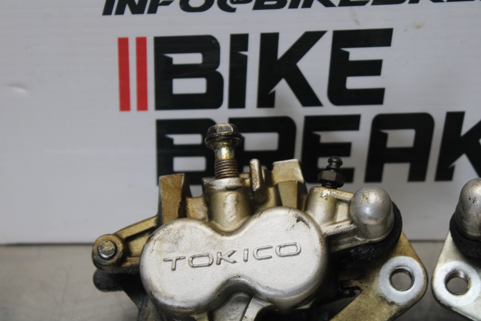 03-08 KAWASAKI VULCAN 1600 RIGHT LEFT FRONT BRAKE CALIPER SET PAIR BB196