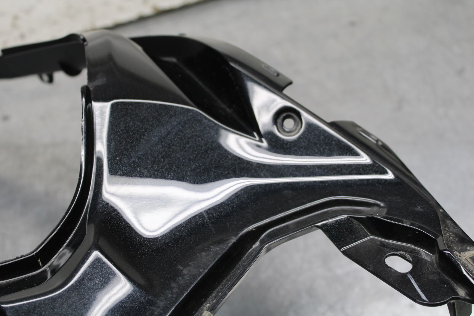 19-22 KAWASAKI Z400 CENTER REAR BACK TAIL FAIRING COWL BB738