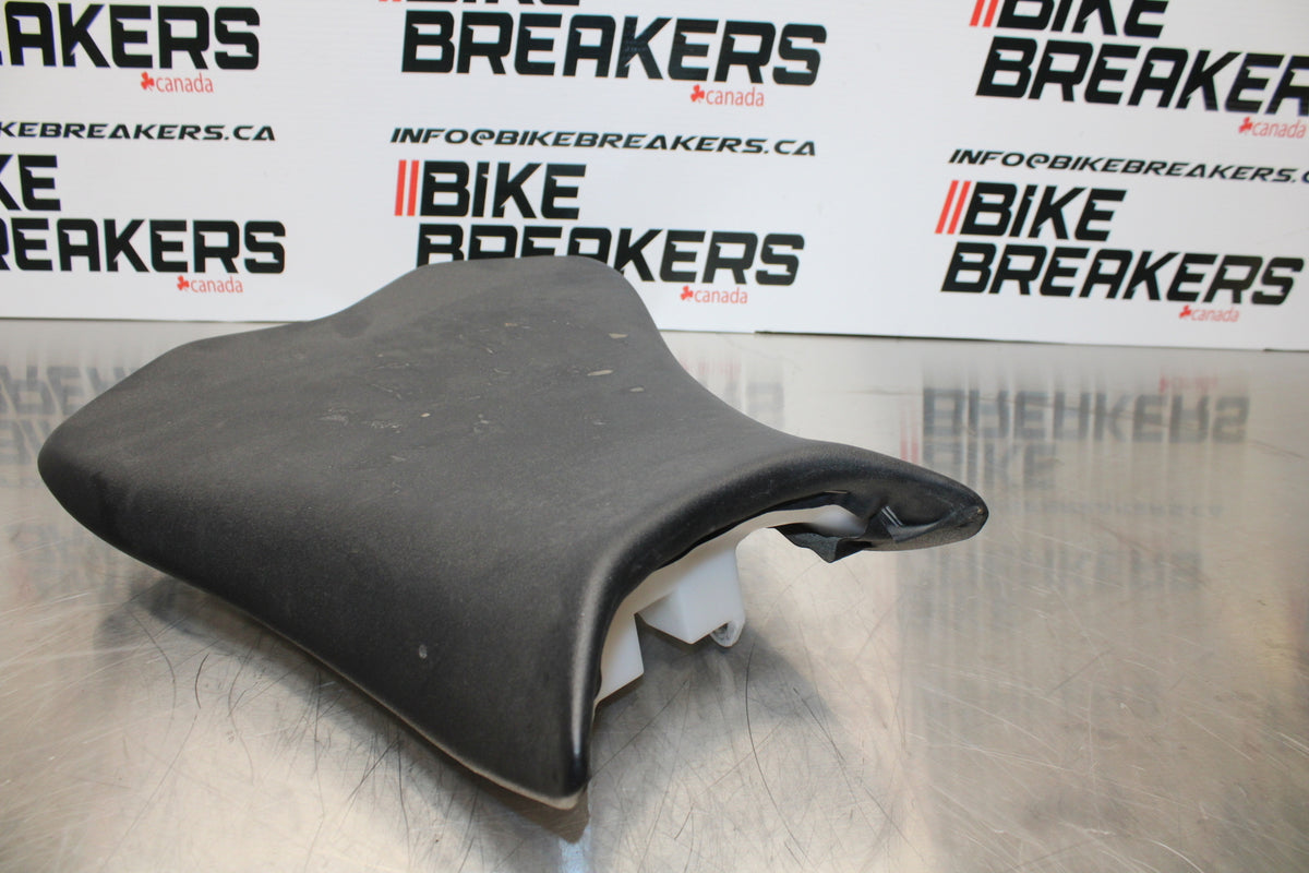 13-17 KAWASAKI NINJA ZX6R ZX636 ABS FRONT DRIVERS SEAT PAD SADDLE PILLION BB143