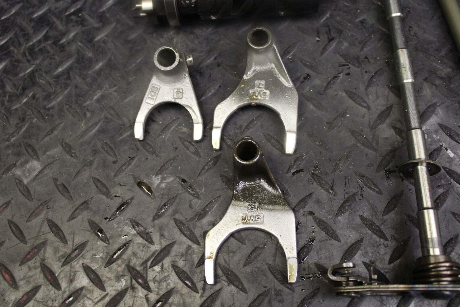 07 YAMAHA YZF R1 ENGINE TRANSMISSION GEAR SHIFT SHIFTER CAM DRUM FORKS BB191 C