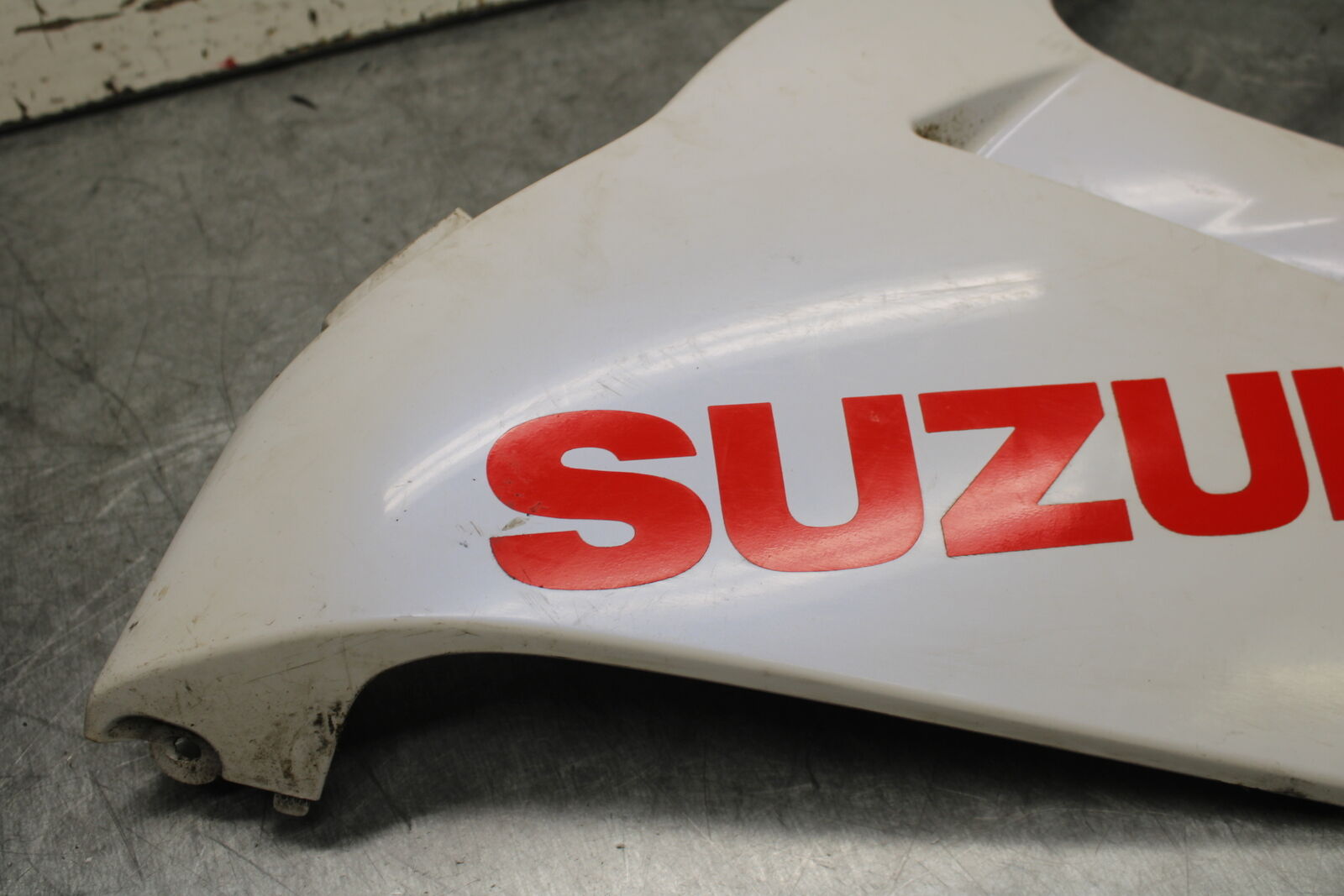 11-23 SUZUKI GSXR 750 LEFT LOWER BOTTOM BELLY SIDE FAIRING COWL BB499