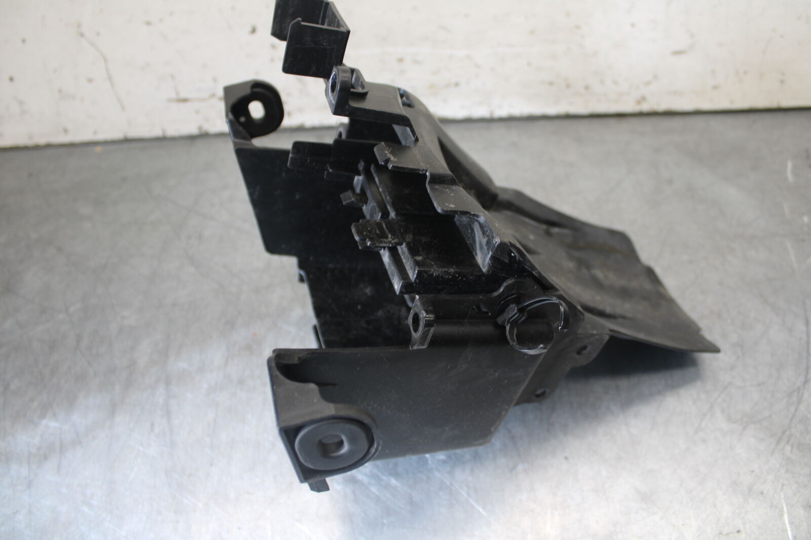 17-24 SUZUKI SV650 REAR BACK TAIL UNDERTAIL BATTERY TRAY PLASTIC BB706