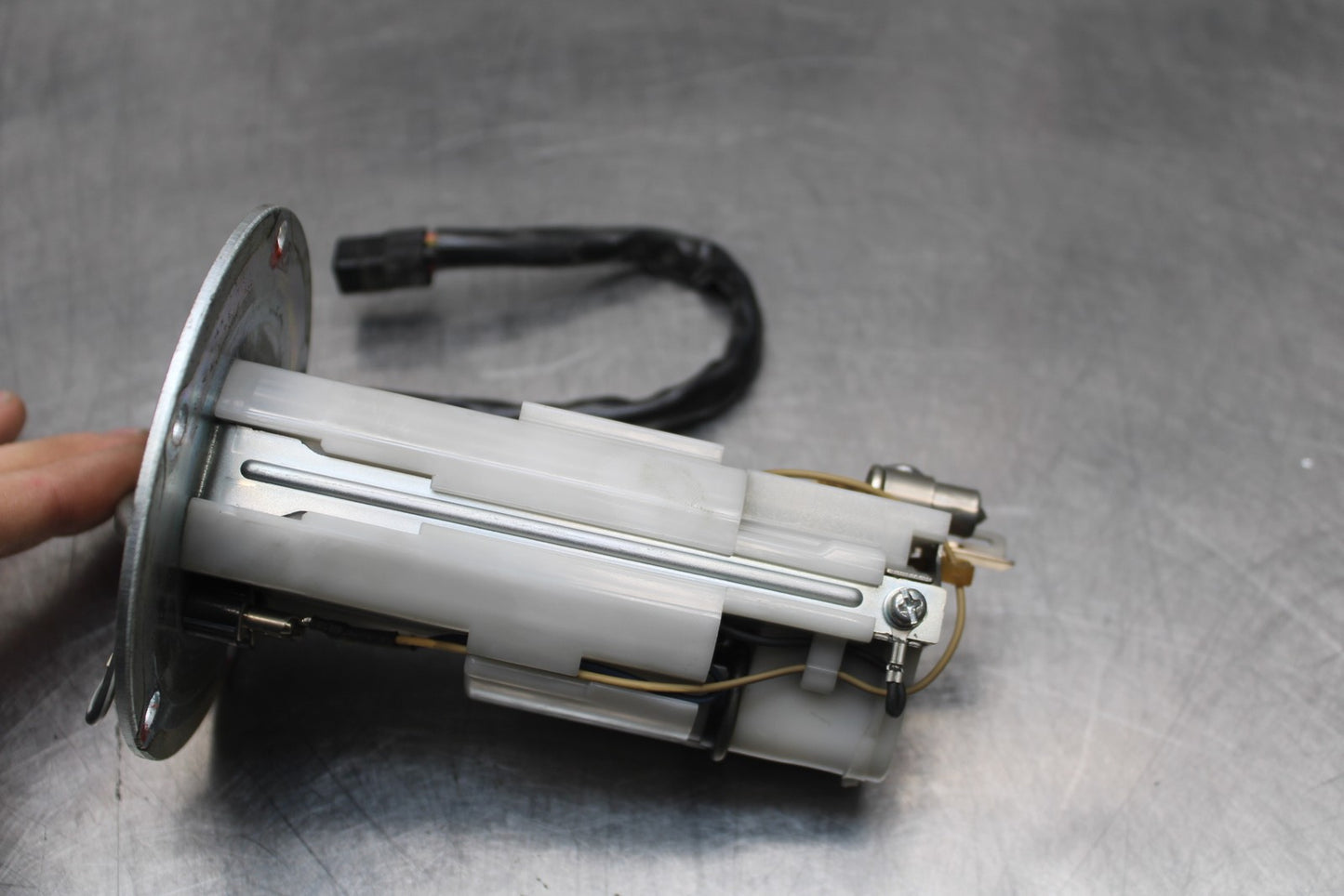 08 KAWASAKI NINJA ZX10R FUEL PUMP GAS PETROL SENDER UNIT BB201