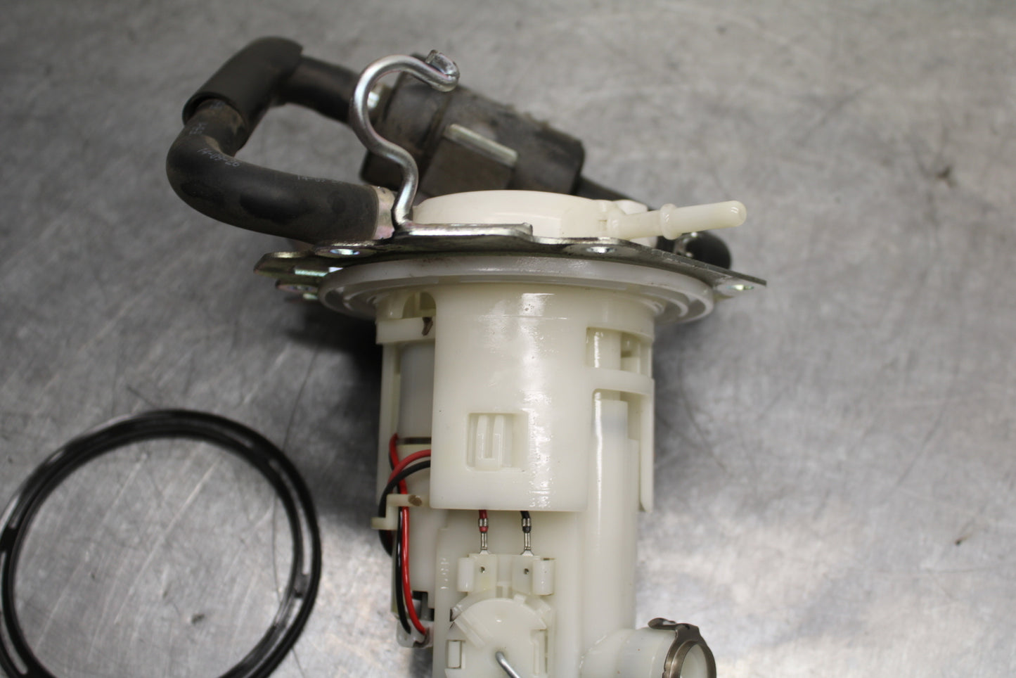 15-16 HONDA CB300F FUEL PUMP GAS PETROL SENDER UNIT BB740