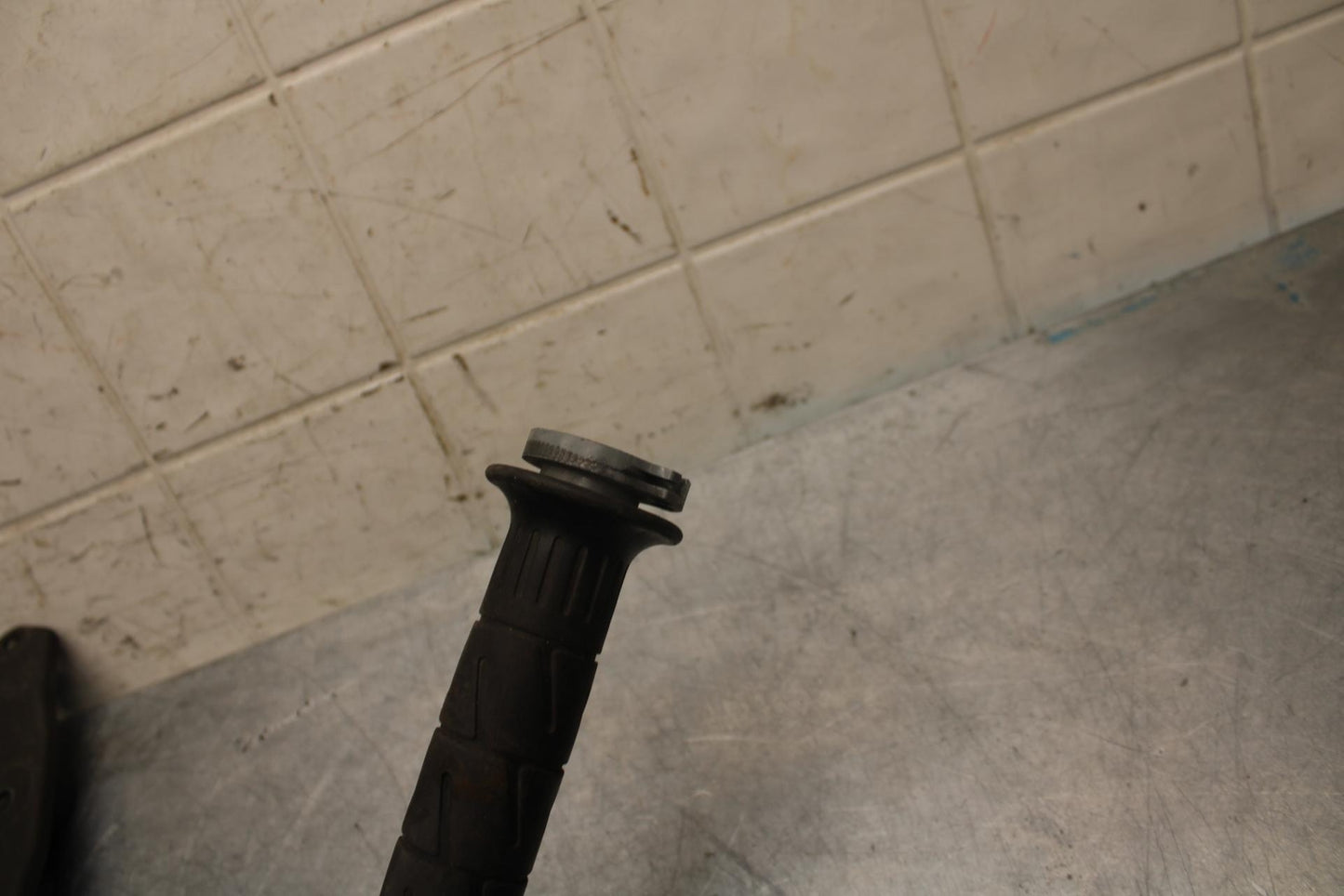 2003 Kawasaki Z1000 RIGHT THROTTLE GRIP 46019-0001 BB35