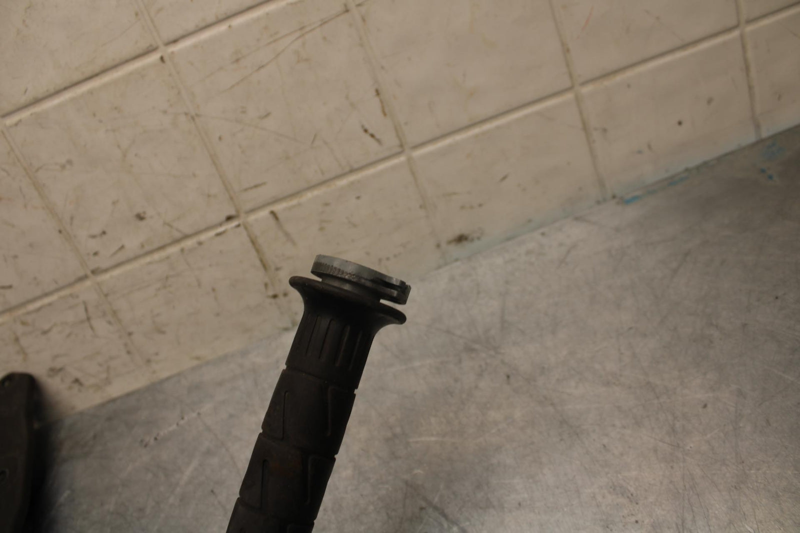 2003 Kawasaki Z1000 RIGHT THROTTLE GRIP 46019-0001 BB35