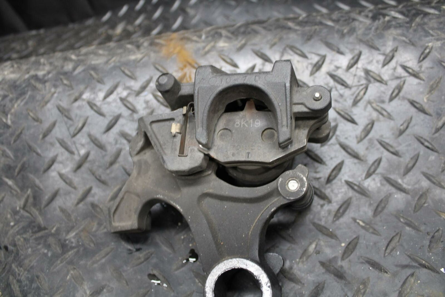 08-09 SUZUKI GSXR750 REAR BACK BRAKE CALIPER W MOUNT BRACKET BB208
