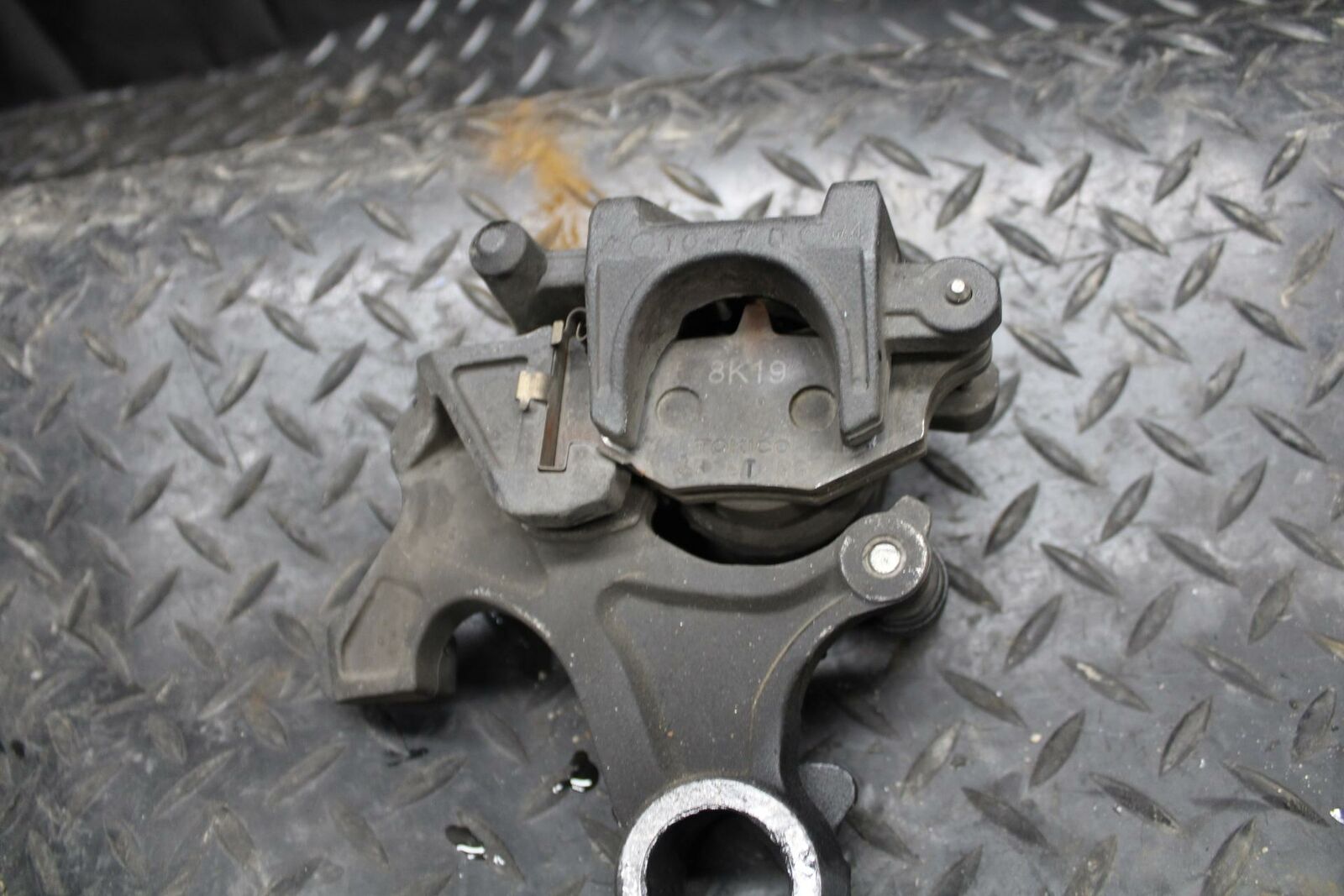 08-09 SUZUKI GSXR750 REAR BACK BRAKE CALIPER W MOUNT BRACKET BB208