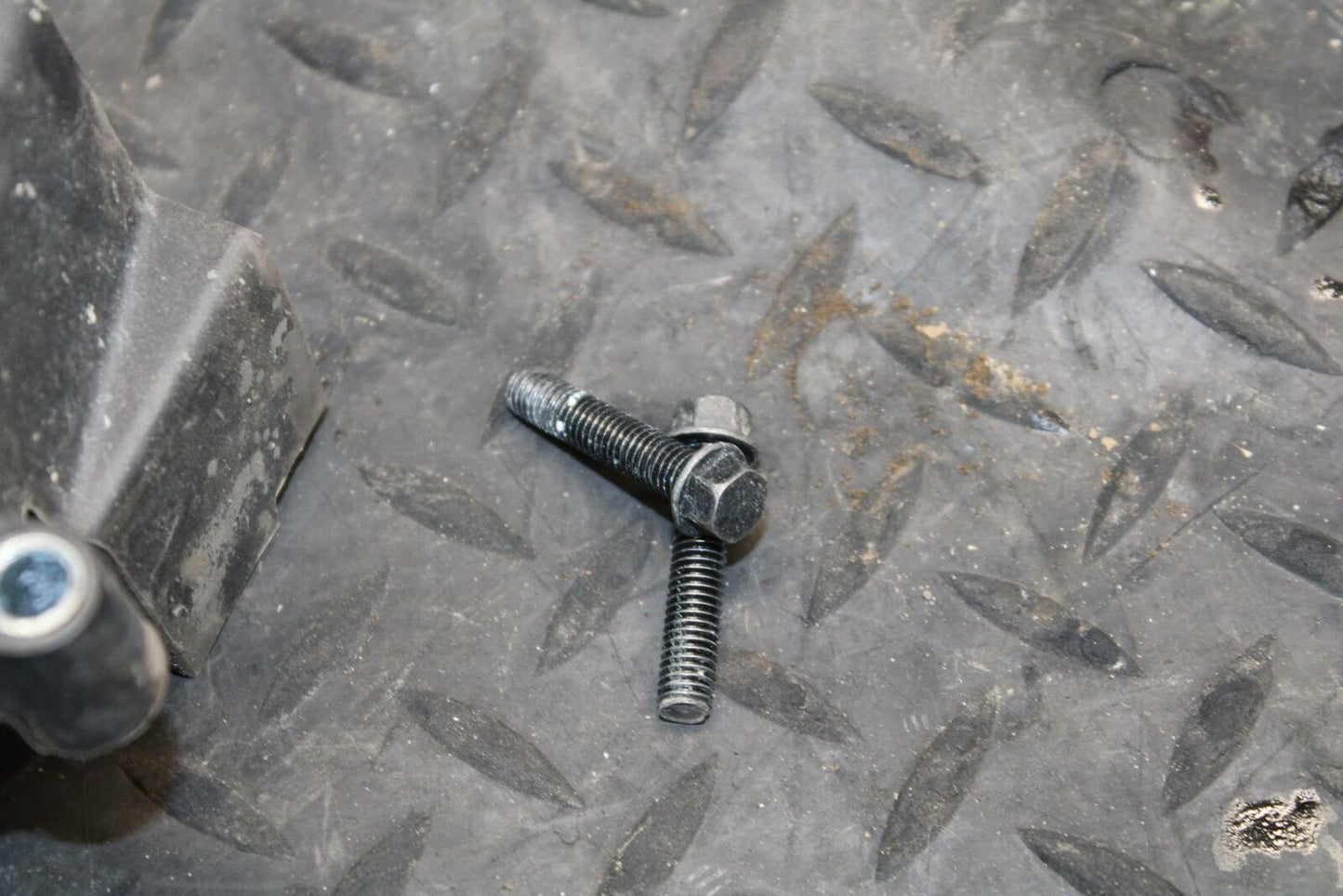 12-17 KAWASAKI NINJA 650 ENGINE SPROCKET COVER BB211