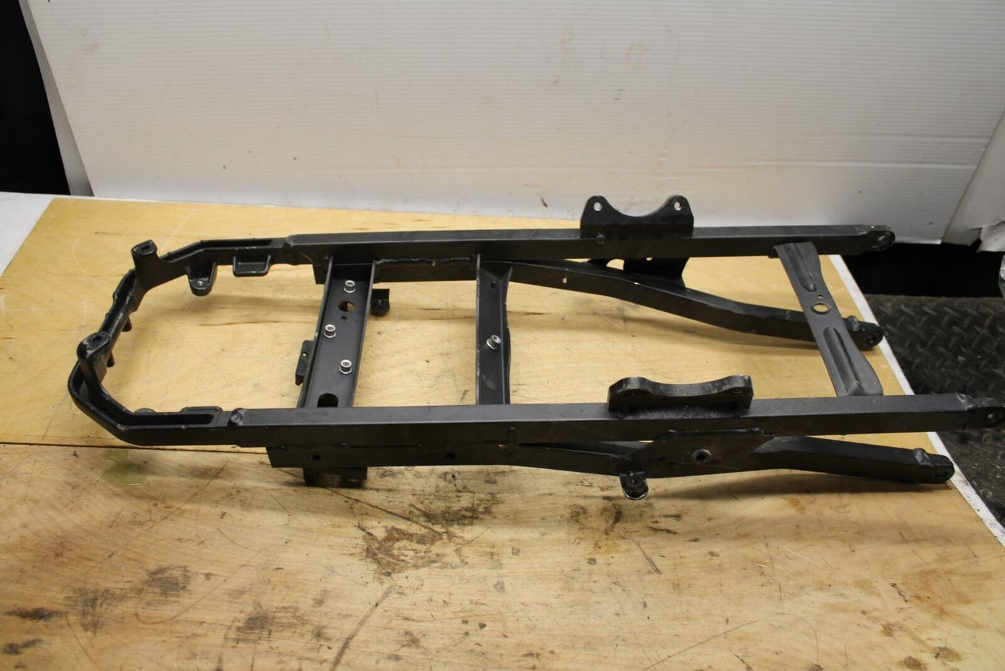 04-05 KAWASAKI NINJA ZX10R REAR SUBFRAME BACK SUB FRAME BB322