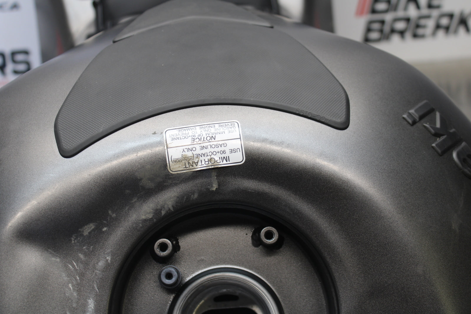 23-24 KAWASAKI NINJA ZX14R GAS TANK FUEL CELL PETROL RESERVOIR BB169