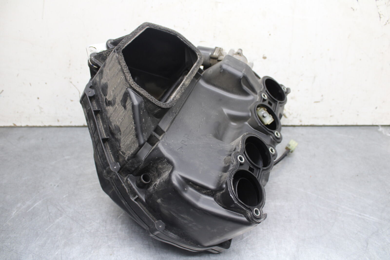 09-14 YAMAHA YZF R1 AIRBOX AIR INTAKE FILTER BOX BB696