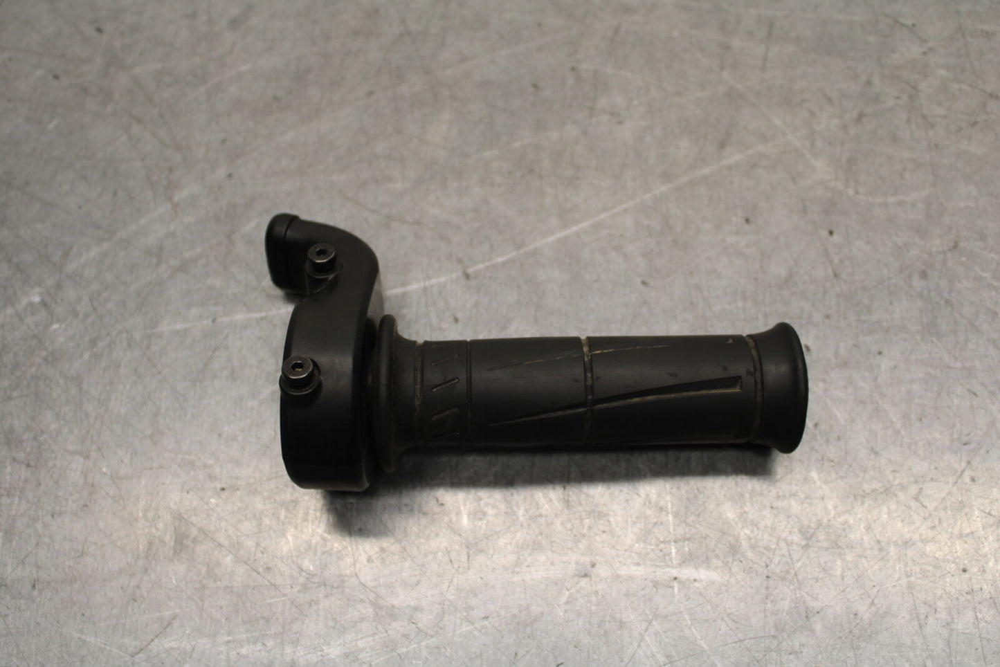 16 KAWASAKI NINJA ZX10R THROTTLE CABLE HOUSING AND TUBE BB650