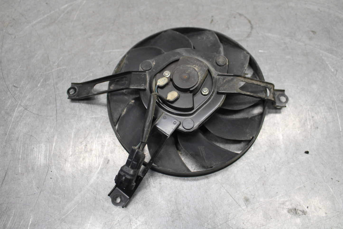 17-21 HONDA CBR1000RR SP RIGHT ENGINE RADIATOR COOLING FAN MOTOR BB681