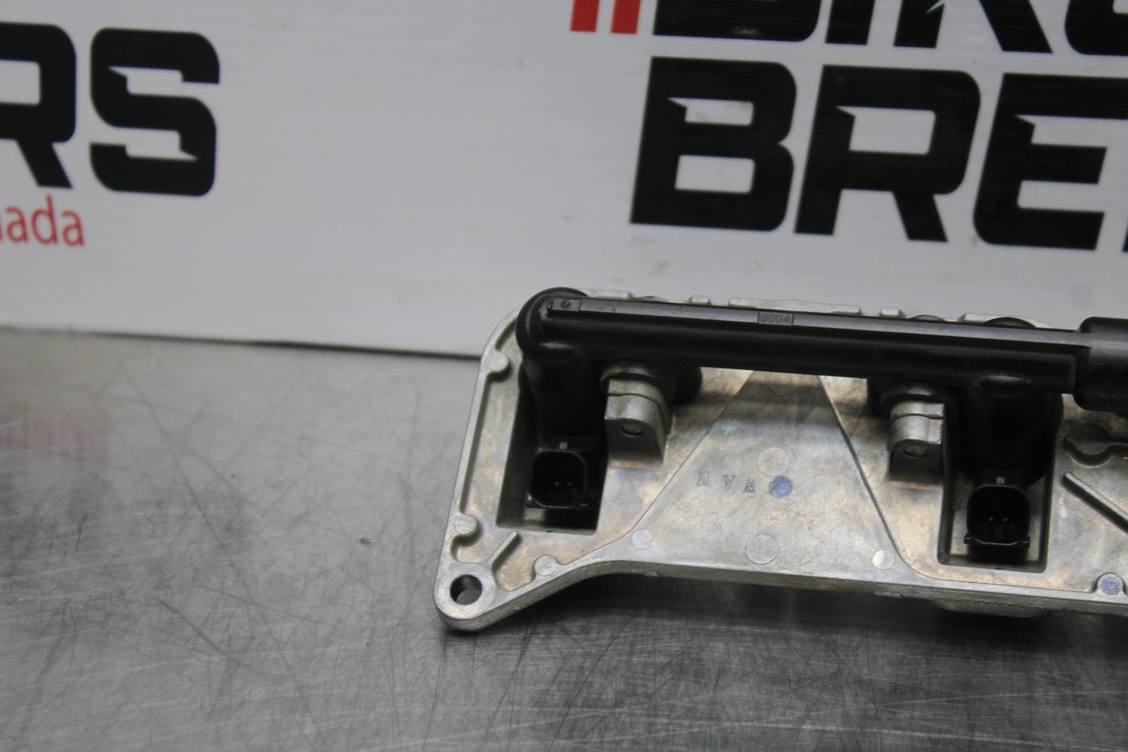 08 KAWASAKI NINJA ZX10R SECONDARY FUEL INJECTORS TOP AIRBOX GAS RAIL BB201